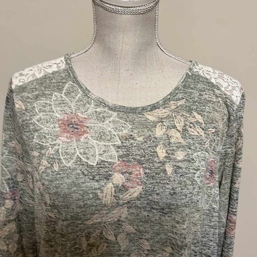 Van Heusen gray shirt with lace yoke . SZ Large - Picture 2 of 6